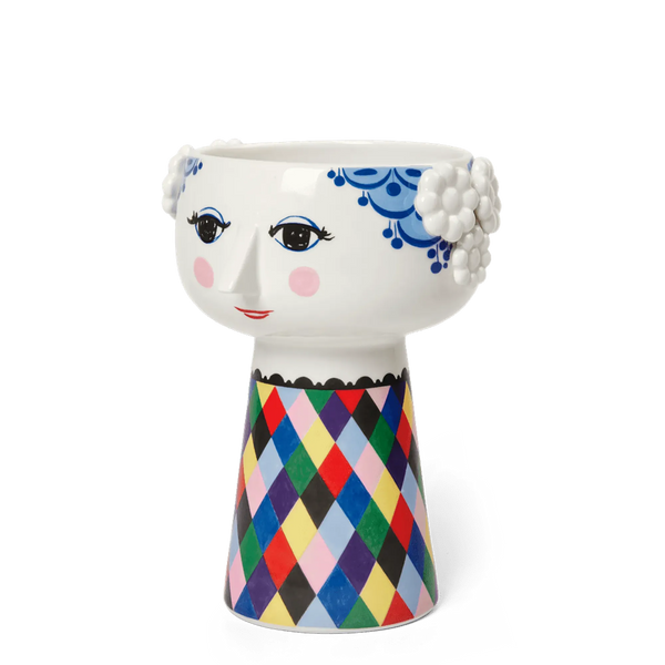 Eksklusiv Bjørn Wiinblad x Tivoli Eva Vase med farverigt diamantmønster, håndmalede detaljer og design inspireret af Tivolis ikoniske univers.