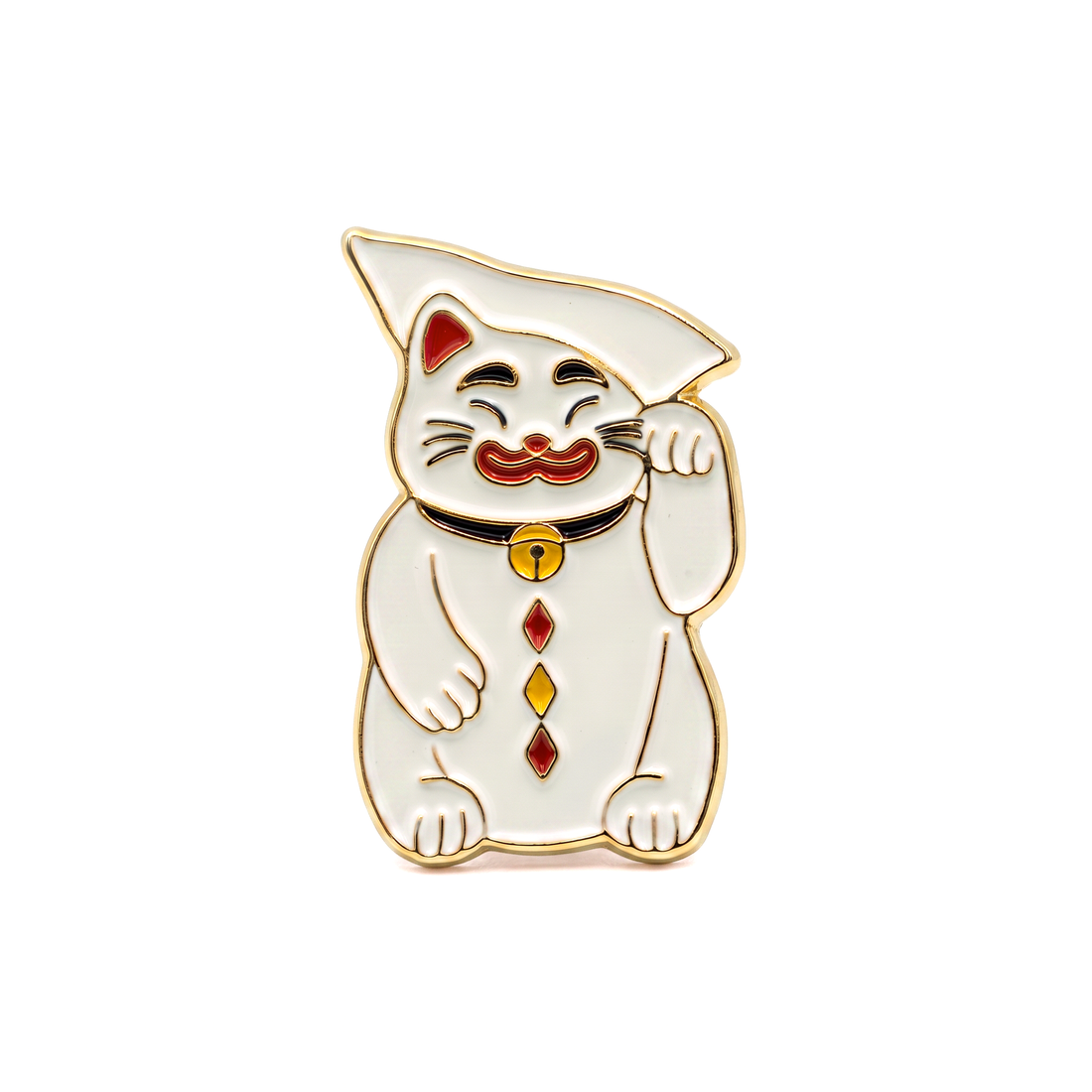 Little Tivoli Hikari Vinke-Kat Pjerrot-pin i hvid emalje med guldfarvede detaljer, inspireret af den japanske lykkekat og Tivolis ikoniske Pjerrot.