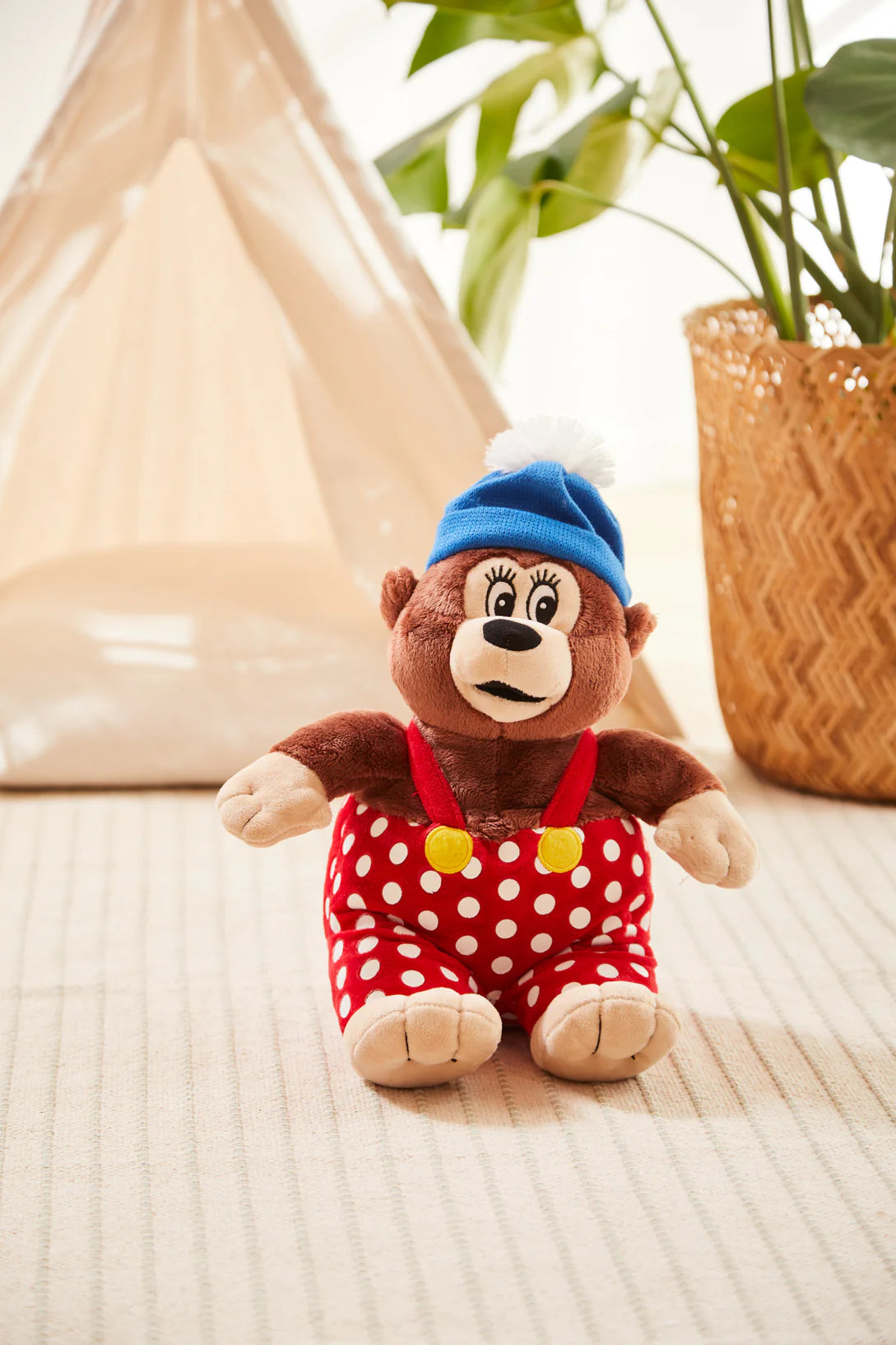 Rasmus Klump bamse fra Barbo Toys med klassisk design, blød plys og de ikoniske røde bukser med hvide prikker.
