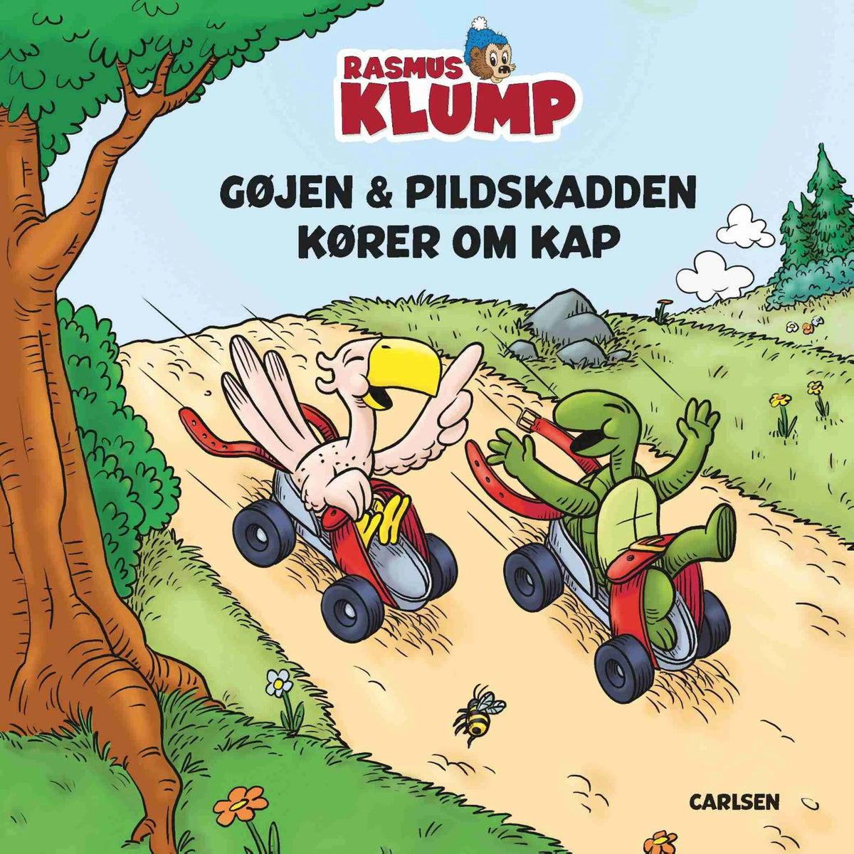 Rasmus Klump børnebog Gøjen og Pildskadden kører om kap med de populære figurer på røde løbecykler, en hyggelig billedbog om venskab, fart og sjove eventyr for de mindste børn