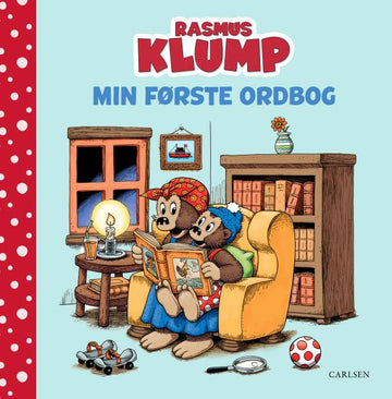 Forside på Rasmus Klump Min Første Ordbog, lærerig billedordbog for børn med Rasmus Klump og vennerne, der læser sammen i en lænestol.