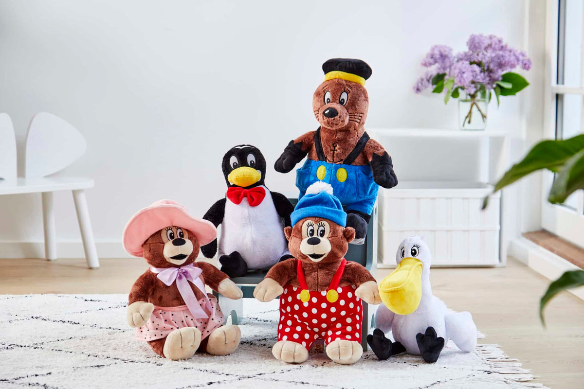 Bløde Rasmus Klump-bamser fra Barbo Toys med universets mest populære figurer, herunder Rasmus Klump, Mille, Skæg, Pelle og Pingo.