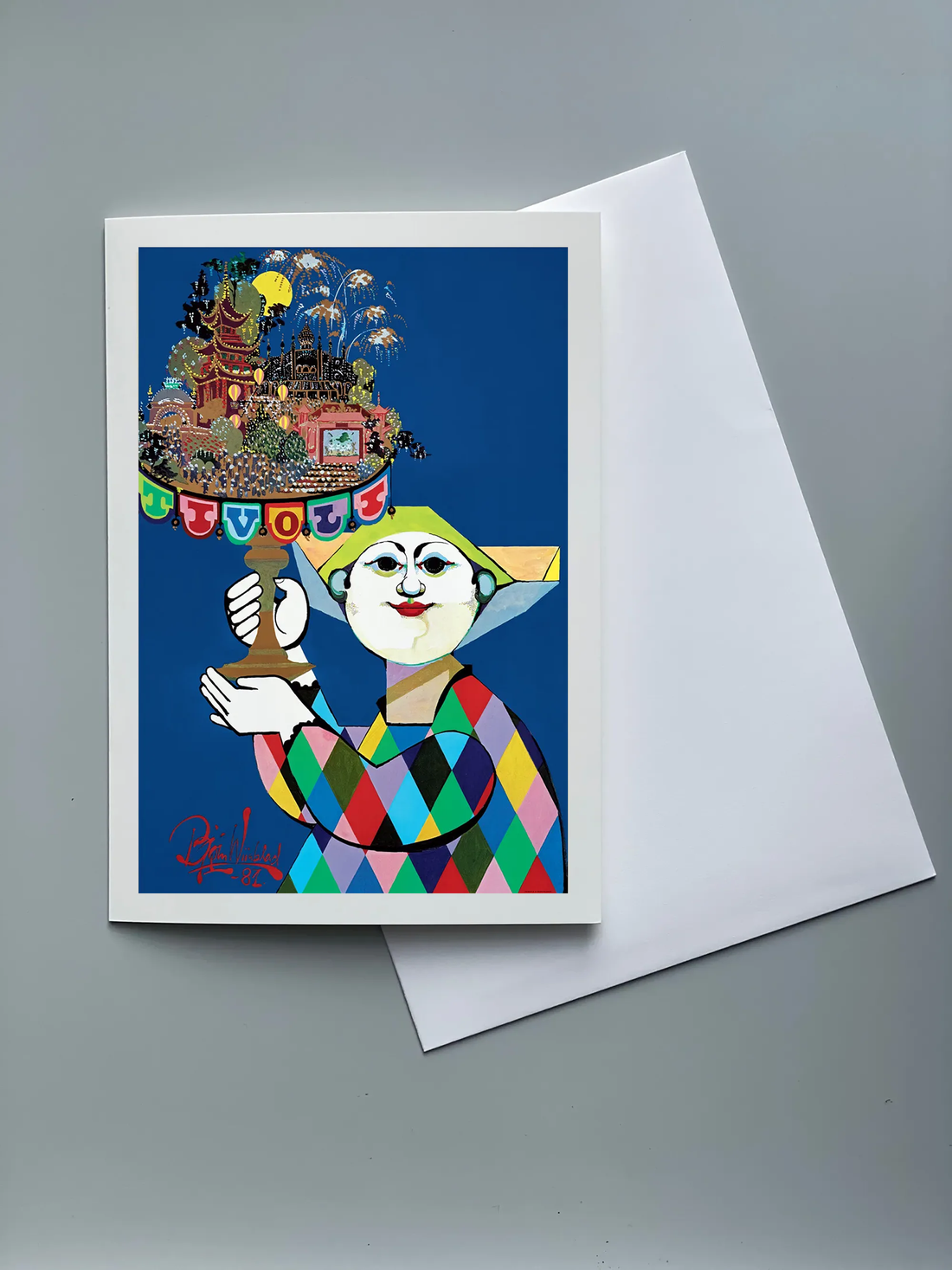 Tivoli-plakat med Bjørn Wiinblad-motiv fra 1981. Farverig illustration i Wiinblads karakteristiske stil med harlekinfigur i flerfarvet kostume, der bærer et fantasifuldt Tivoli-landskab med fyrværkeri, pavilloner og forlystelser på en dybblå baggrund.