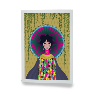 Tivoli-plakat med farverig harlekininspireret figur i et kostume med flerfarvede diamantmønstre. Figuren er omgivet af dekorative grønne grene og bærer en stor cirkelformet hovedbeklædning i pink og blå nuancer. Motivet er udført i en eventyrlig og kunstnerisk Tivoli-stil.