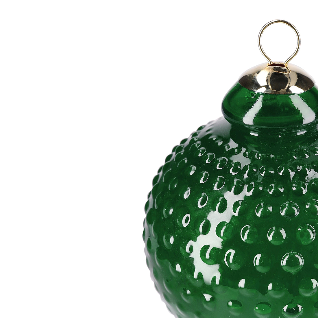 Tivoli x Holmegaard Kuppel juleophæng i grønt glas med dekorativ boblestruktur inspireret af den ikoniske Tivoli Kuppel. Juleophænget har hvidt ophængsbånd, guldfarvet top og indgraveret Tivoli x Holmegaard-logo på foden.