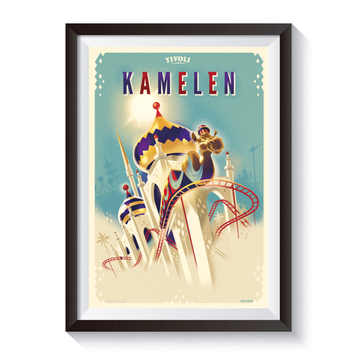 Vintage Tivoli Kamelen plakat med farverig illustration af den ikoniske Kamelen-forlystelse i Tivoli. Motivet viser orientalske kupler, røde rutsjebaneskinner og en kamelfigur i klassisk art deco-stil.