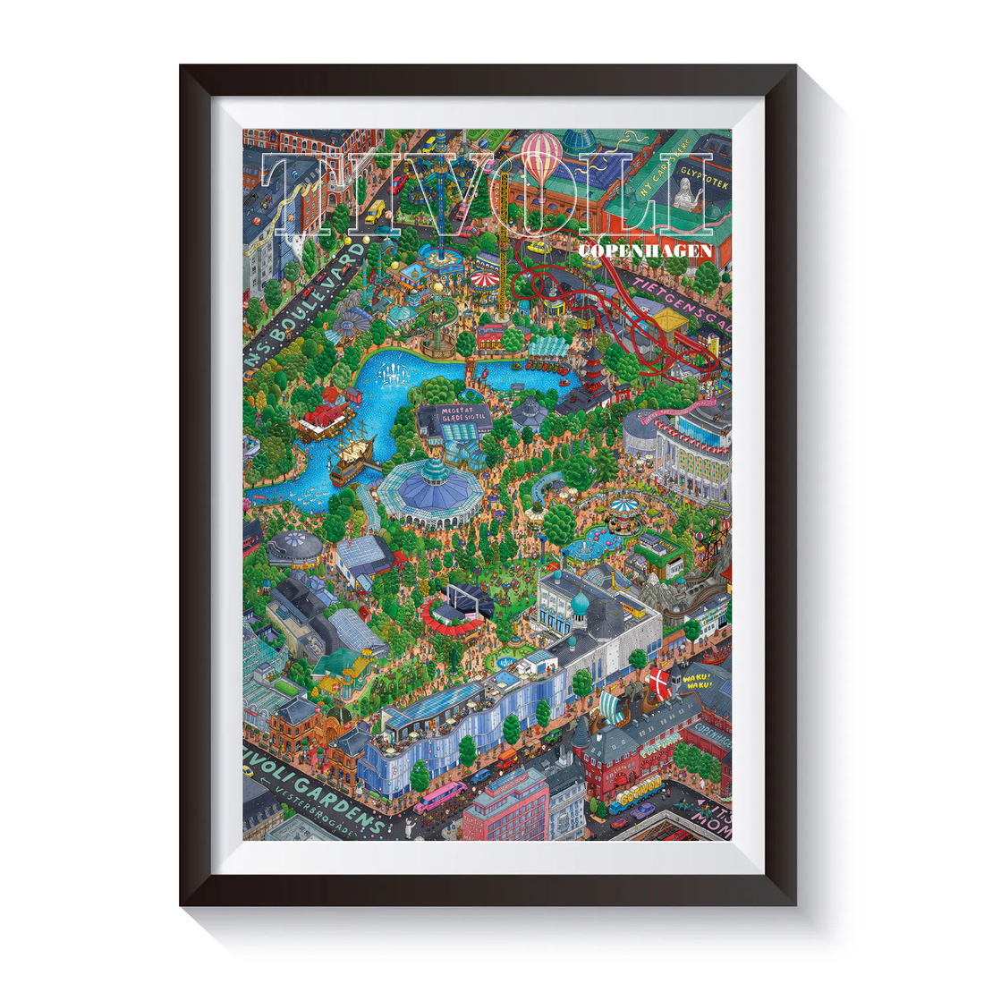 Farverig illustreret Tivoli-plakat med detaljeret fugleperspektiv over Tivoli i København. Motivet viser Tivolisøen, forlystelser, haver, bygninger og besøgende i et kunstnerisk bykort fyldt med detaljer.