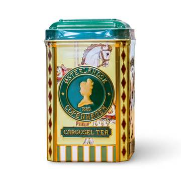 Tivoli x Østerlandsk Thehus Carousel Tea i dekorativ metaldåse med illustration af en klassisk karusselhest og guldfarvede detaljer. Indeholder 12 tebreve med en eksklusiv grøn teblanding med noter af hyldebær og brombær.