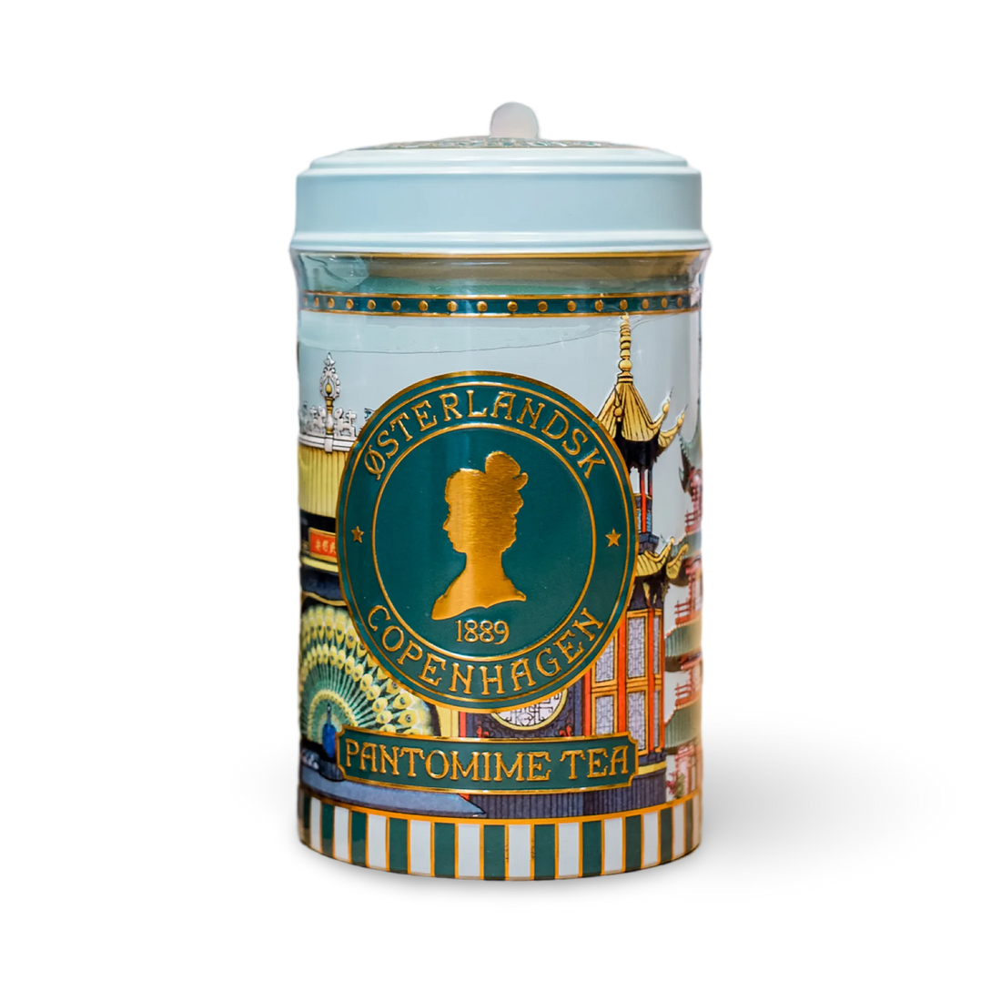 Tivoli x Østerlandsk Thehus Pantomime Tea i dekorativ tedåse med illustrationer af Tivolis ikoniske Pantomimeteater og guldfarvede detaljer. Dåsen indeholder en eksklusiv grøn teblanding med frugtige og friske aromaer.