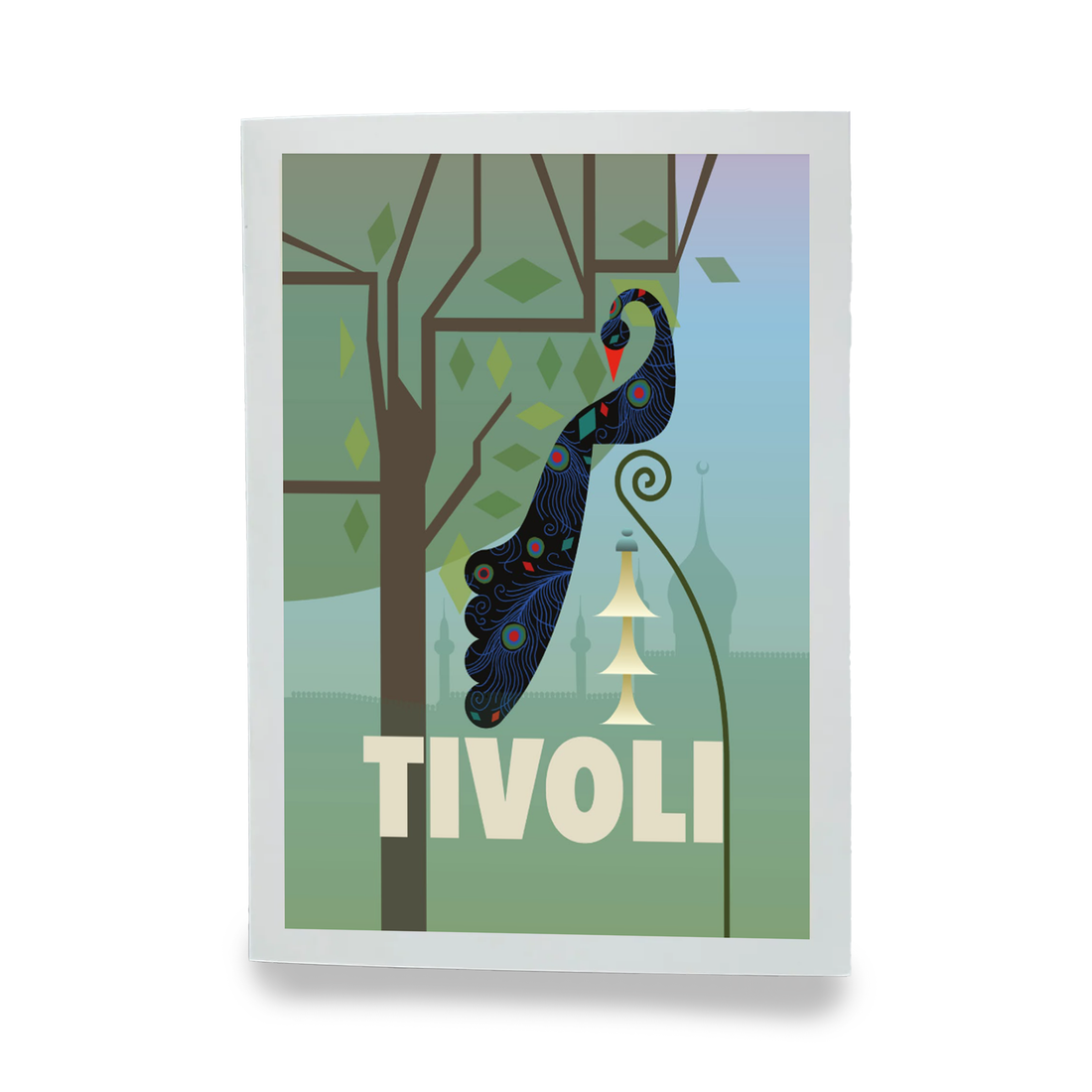Tivoli-plakat med stiliseret påfugl i grafisk design. Motivet viser en dekorativ påfugl siddende på en gren blandt træer og klassiske Tivoli-elementer i grønne og blå nuancer, med silhuetter af Tivolis arkitektur i baggrunden.