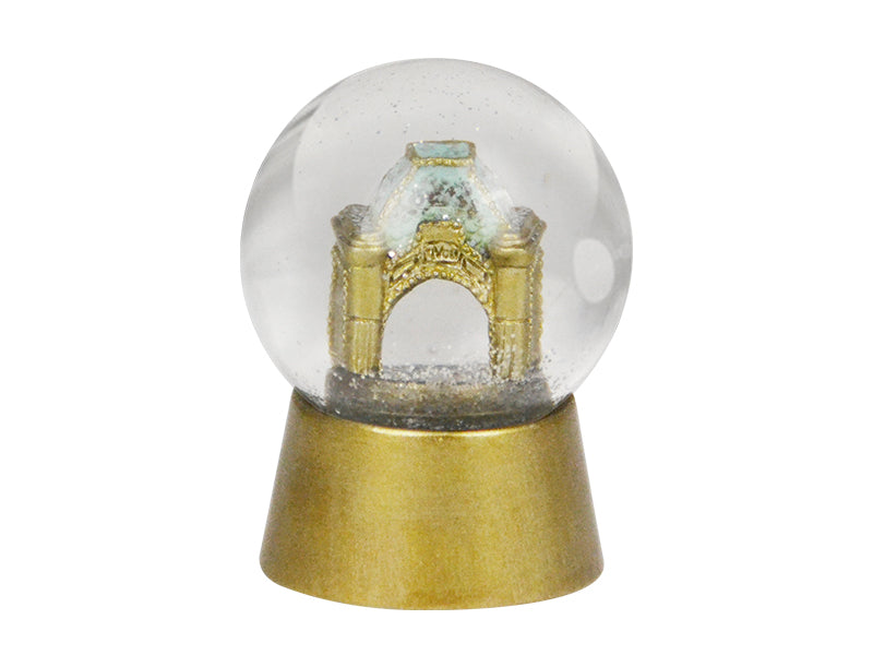 Tivoli snekugle med detaljeret miniature af Tivolis hovedindgang og sølvglimmer, der skaber en magisk stemning året rundt.