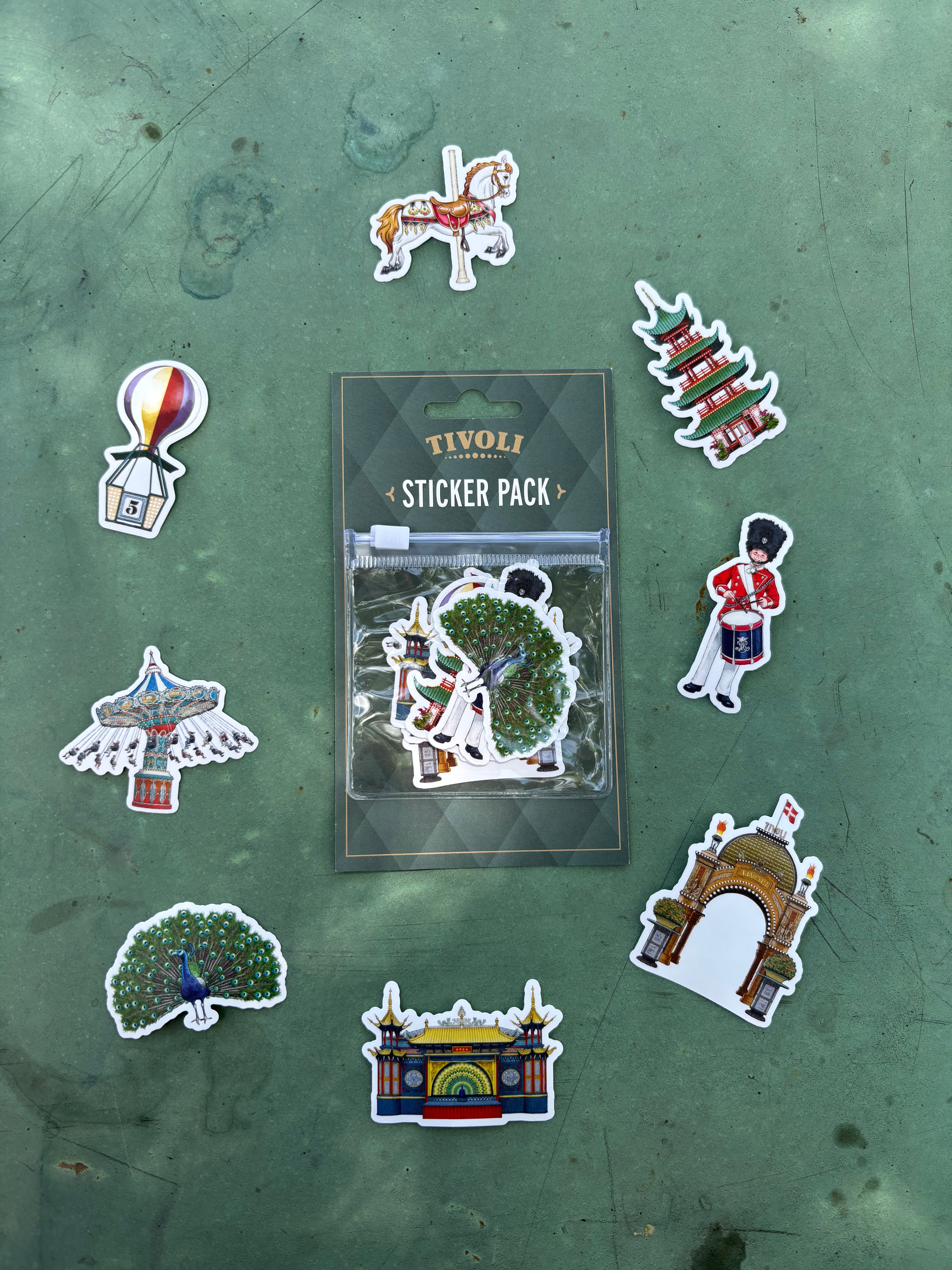 Sæt med 8 Tivoli-klistermærker inspireret af Havens mest kendte attraktioner, bygninger og symboler, samlet omkring en Tivoli Sticker Pack.